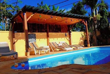 Jolie Villa Santa Avec Piscine Пуант-о-Пиман Экстерьер фото