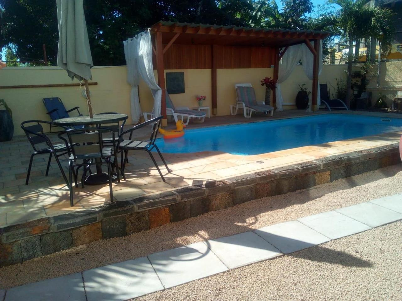 Jolie Villa Santa Avec Piscine Пуант-о-Пиман Экстерьер фото